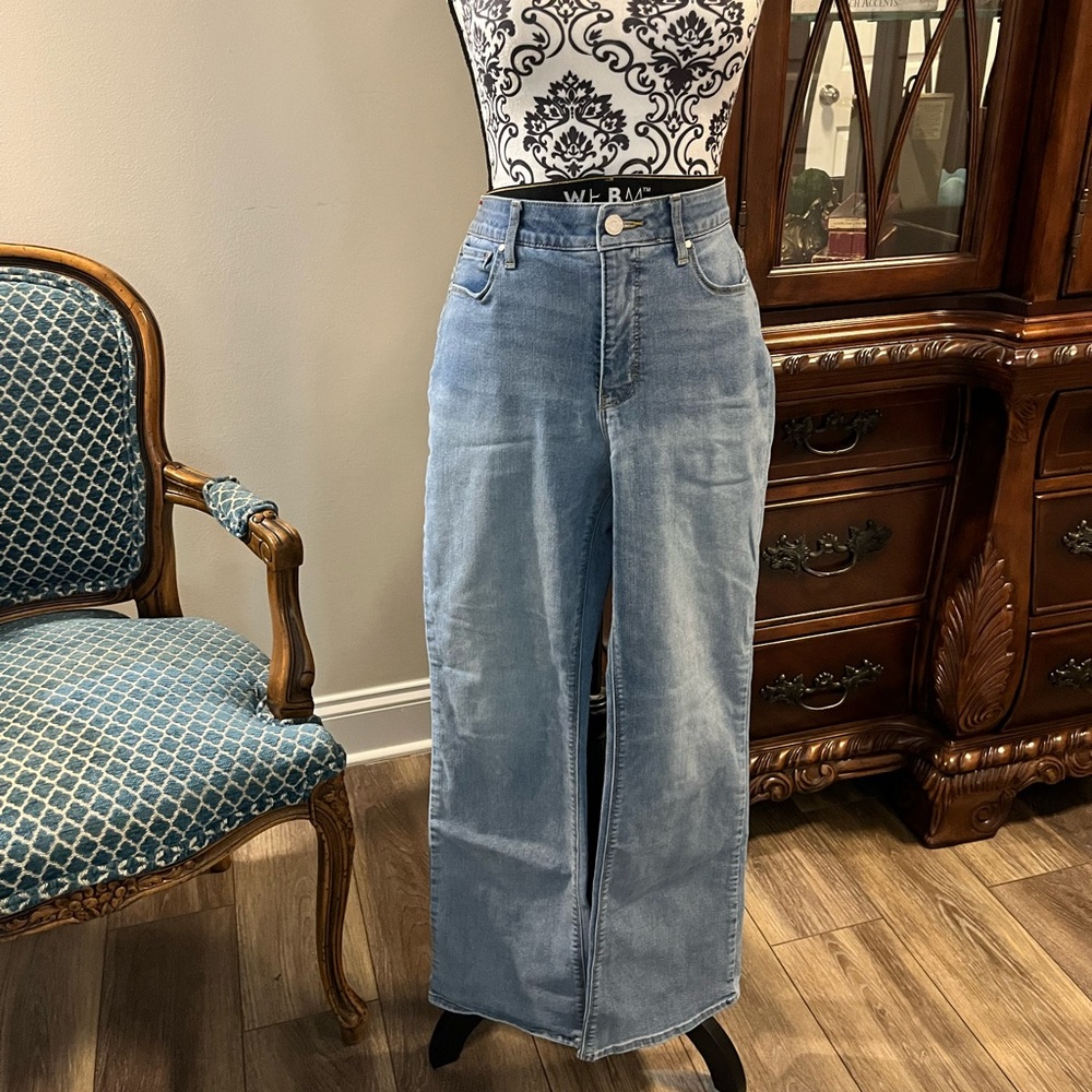 WHBM light wash size 10 short jeans